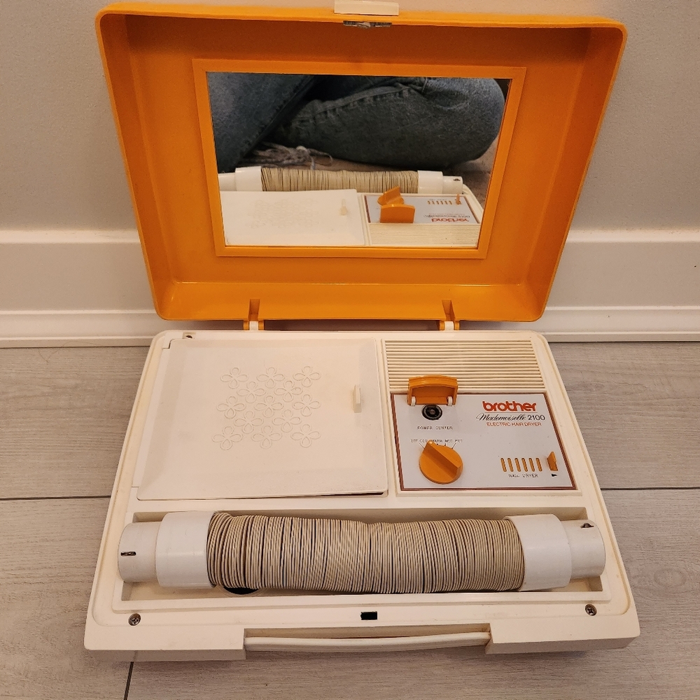 💇♀️ Vintage Hair Dryer and Nail Kit 💅